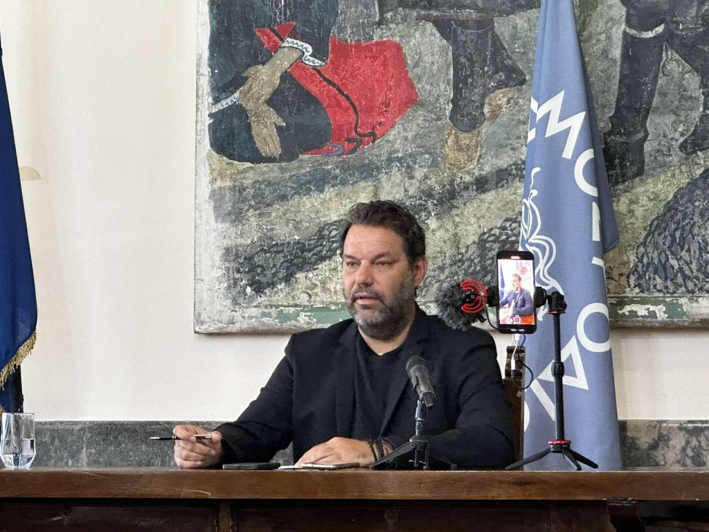 Η δημοσιογραφική πένα και το μικρόφωνο της Παυλάκη έχουν γίνει ο μεγαλύτερος εφιάλτης της δημοτικής αρχής.