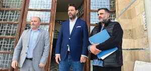 Στα όρια της Κοροϊδίας, της εξαπάτησης, του εκβιασμού και των μεγάλων show