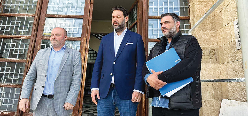 Στα όρια της Κοροϊδίας, της εξαπάτησης, του εκβιασμού και των μεγάλων show