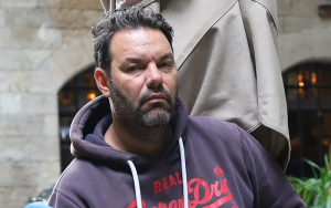 ‘Εβαλε να βρίζουν δημόσια την υπουργό Λίνα Μενδώνη στο προφίλ του. Δεν μπορεί να λέγεται δήμαρχος.