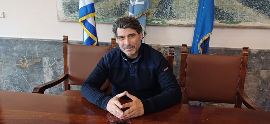 Ζει σε άλλη Ρόδο και εκτός πραγματικότητας ο Κώστας Σπανός του εμπορικού συλλόγου